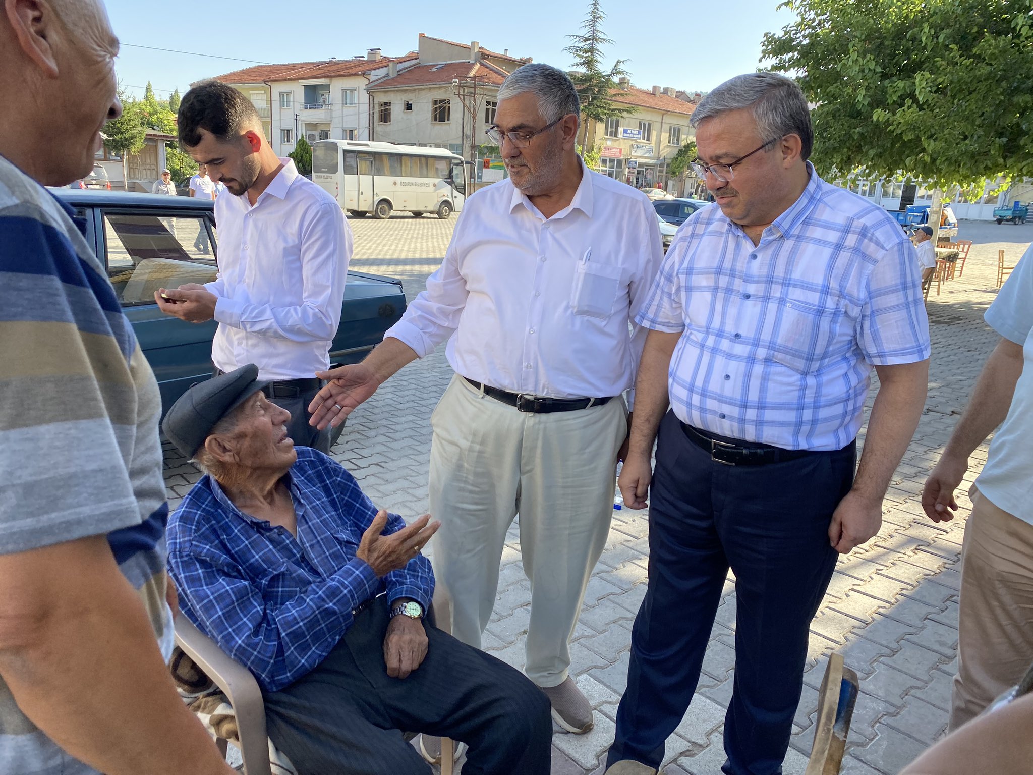   AK Parti Afyonkarahisar Milletvekili İbrahim Yurdunuseven Bolvadin’e çıkarma yaptı.