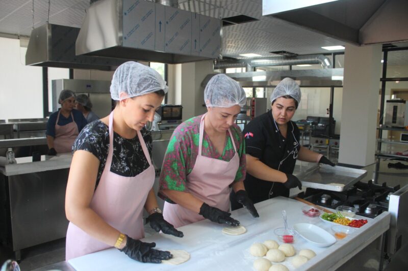 Emirdağ Belediye Başkanı Serkan Koyuncu kadınlara her alanda pozitif ayrımcılık