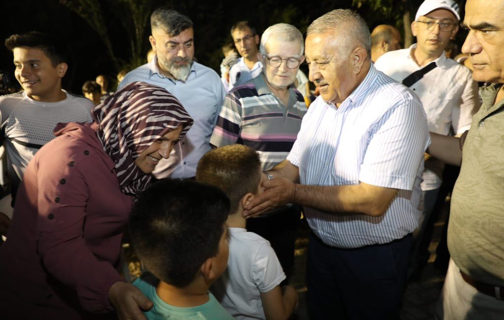 Afyonkarahisar Belediye Başkanı Mehmet Zeybek’in gelenekselleşen ‘Mahalle Buluşmaları’ programı sürüyor.
