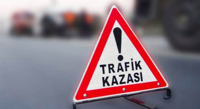 Afyonkarahisar’da kontrolden çıkarak tarım arazisine giren otomobilde 5 kişi yaralandı.