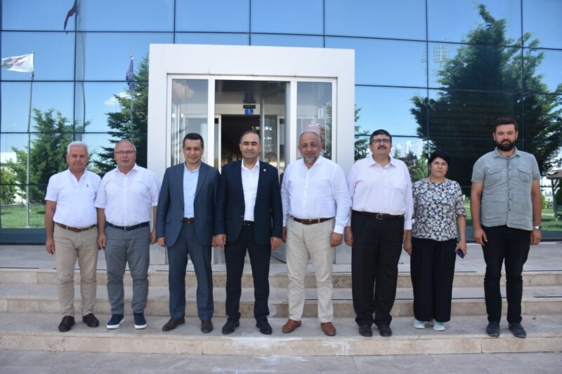 Gençlik ve Spor İl Müdürü İsmail Hakkı Kasapoğlu’nu ziyaret eden