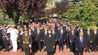 Afyonkarahisar’da, 30 Ağustos Zafer Bayramı protokol üyelerinin çelenk sunumları ile