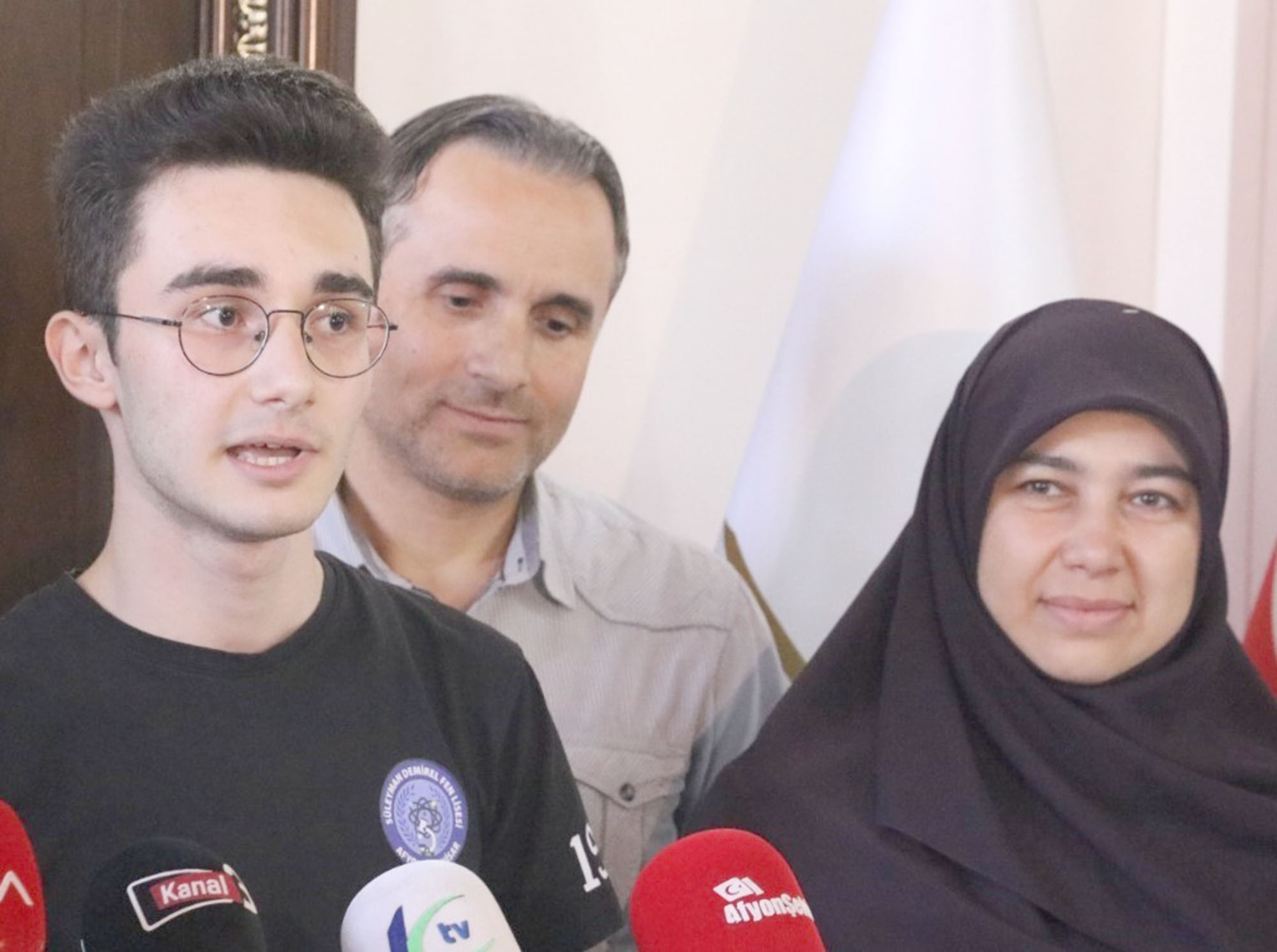 YKS sınavlarının ardından eşit ağırlık alanında Türkiye birincisi olan Süleyman