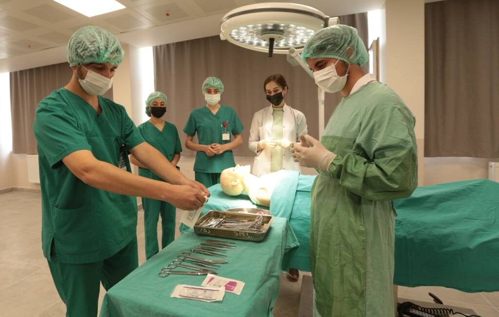 AFSÜ, öğrencilerin üniversite memnuniyetinin değerlendirildiği ulusal bir araştırma olan Türkiye