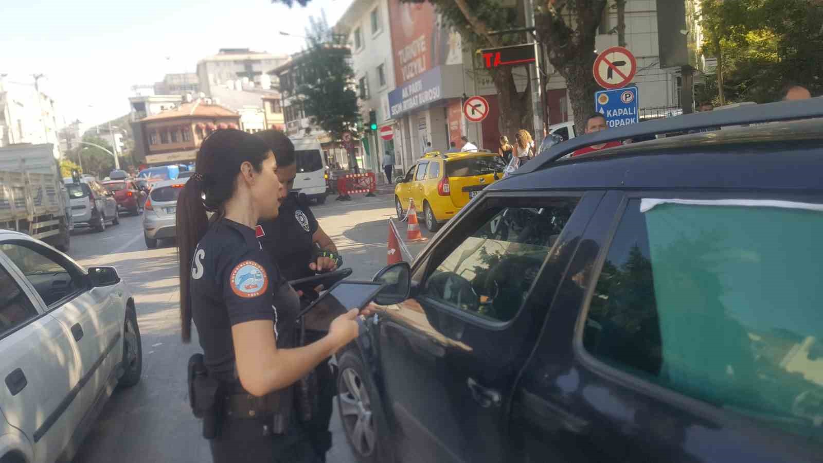 AFYONKARAHİSAR’DA POLİS EKİPLERİ TARAFINDAN VATANDAŞLARIN HUZUR VE GÜVENLİĞİNE YÖNELİK ASAYİŞ