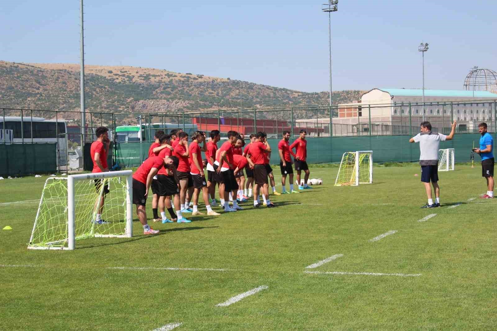 TFF 2. LİG EKİPLERİNDE AFYONSPOR YENİ SEZON HAZIRLIKLARINI GERÇEKLEŞTİRDİKLERİ ANTRENMAN