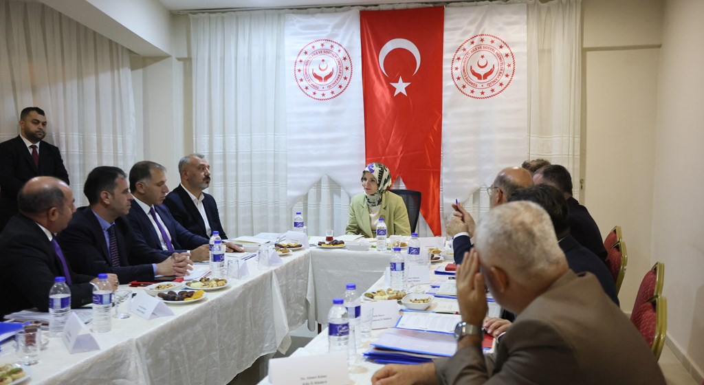 Aile ve Sosyal Hizmetler Bakanı Mahinur Özdemir Göktaş, deprem bölgelerindeki
