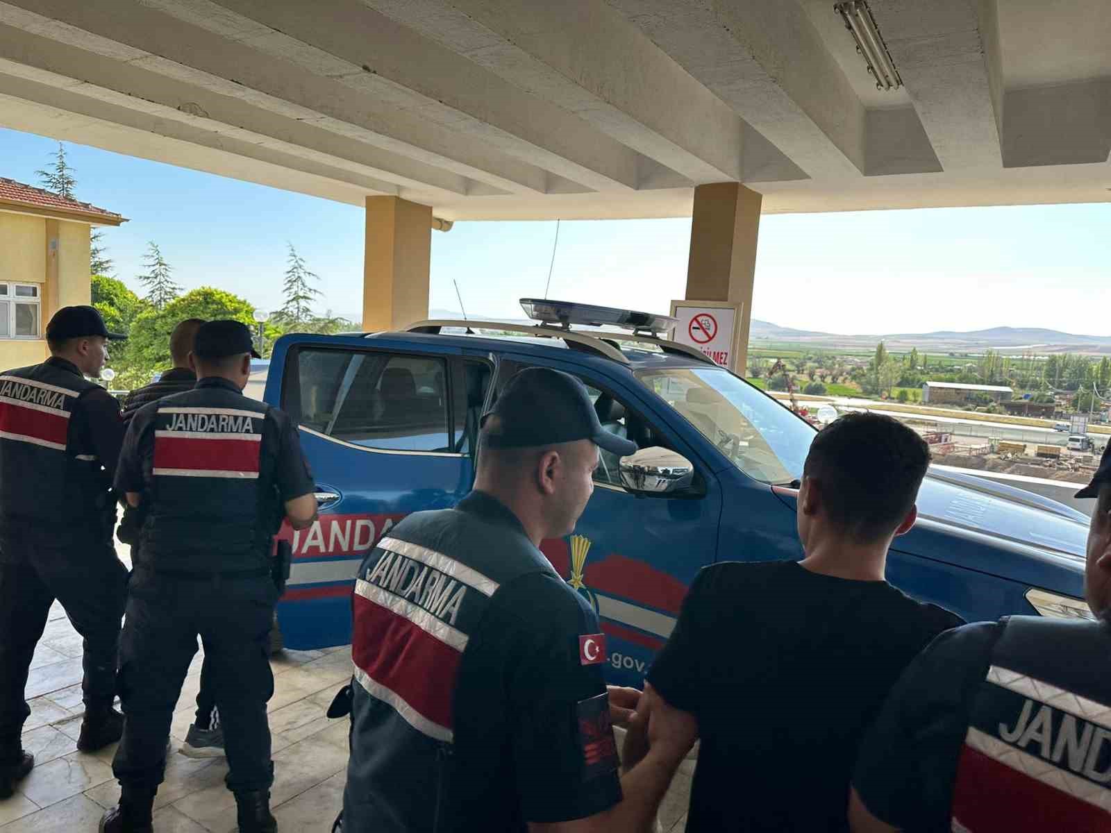 AFYONKARAHİSAR’IN BİR ÇOK İLÇESİNDE MOTOSİKLET ÇALAN HIRSIZLAR BOLVADİN İLÇESİNDE JANDARMA