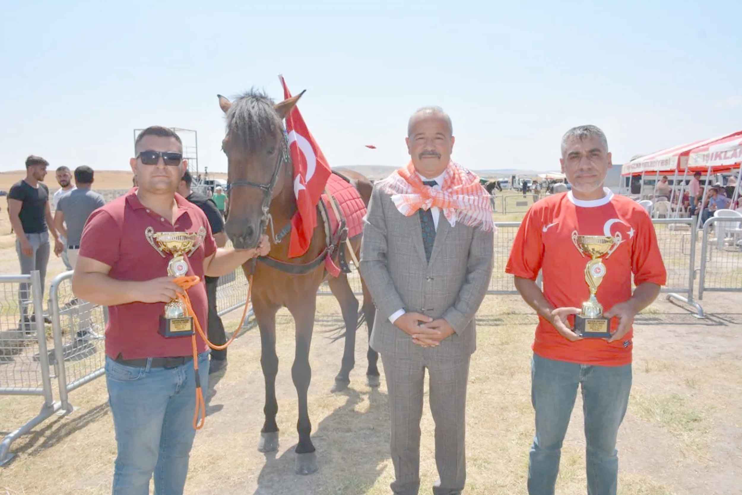 Zafer Haftası etkinlikleri kapsamında Kayıhan Belediye Başkanı Ömer Şahin’in öncülüğünde