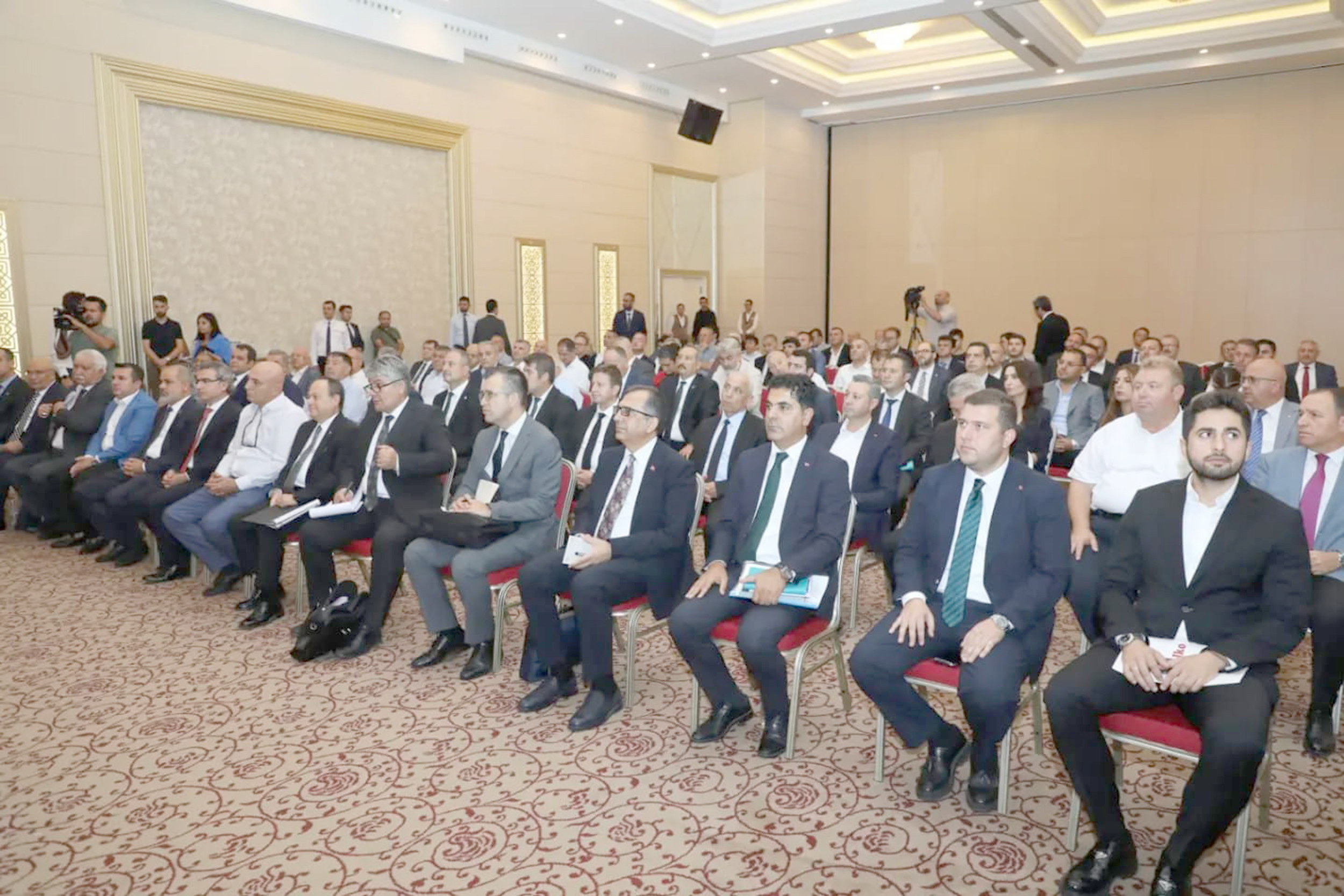 Afyonkarahisar İş Dünyası ile bir araya gelen Cumhurbaşkanı Yardımcısı Cevdet