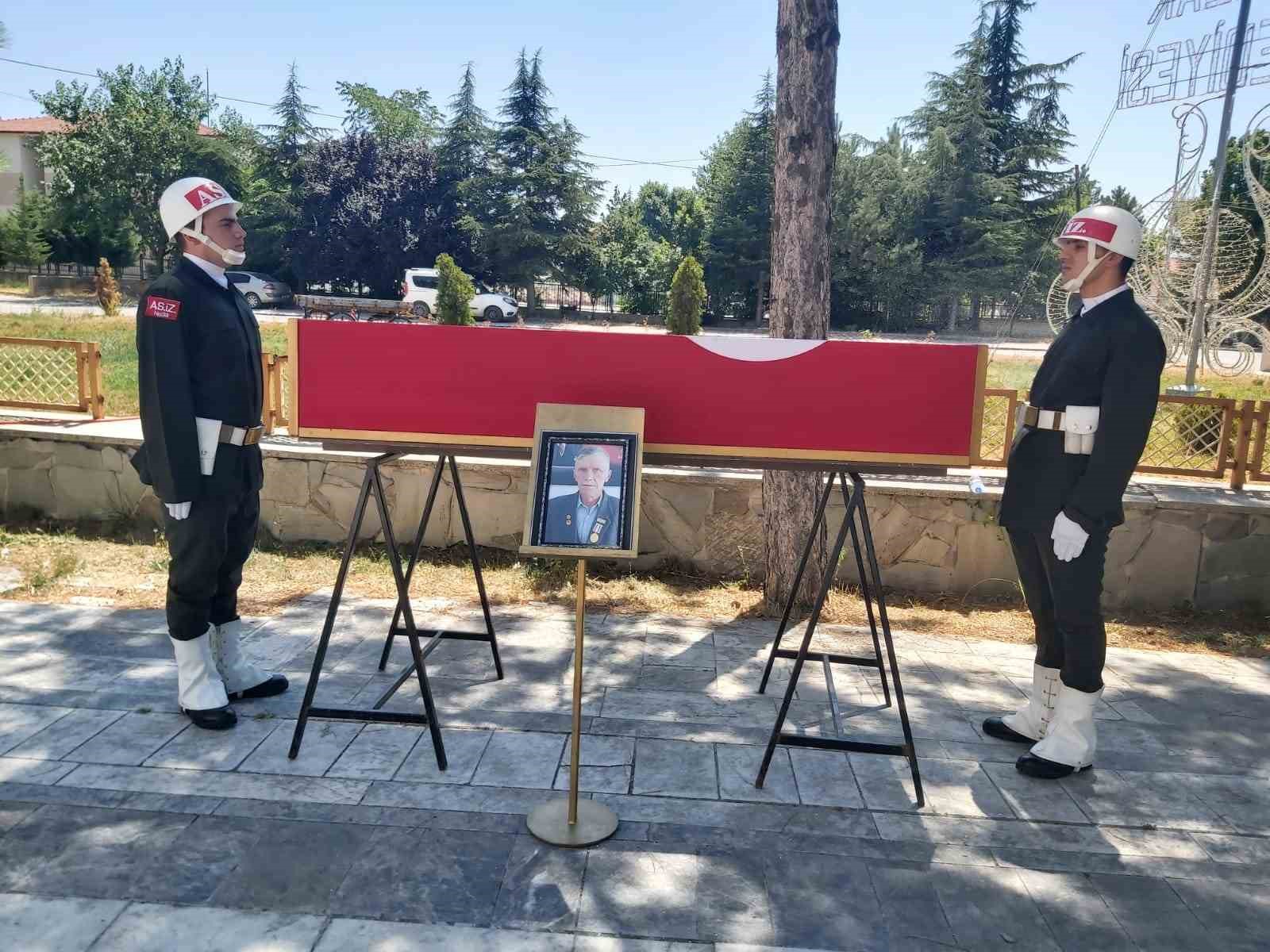 AFYONKARAHİSARLI KANSERE YENİK DÜŞEREK YAŞAMINI YİTİREN 70 YAŞINDAKİ ABDULKADİR ARSLAN
