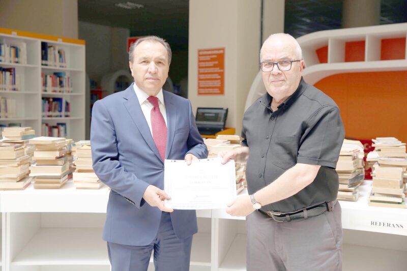 Afyon Kocatepe Üniversitesi (AKÜ) Prof. Dr. Şehabettin Yiğitbaşı kütüphanesine Halit