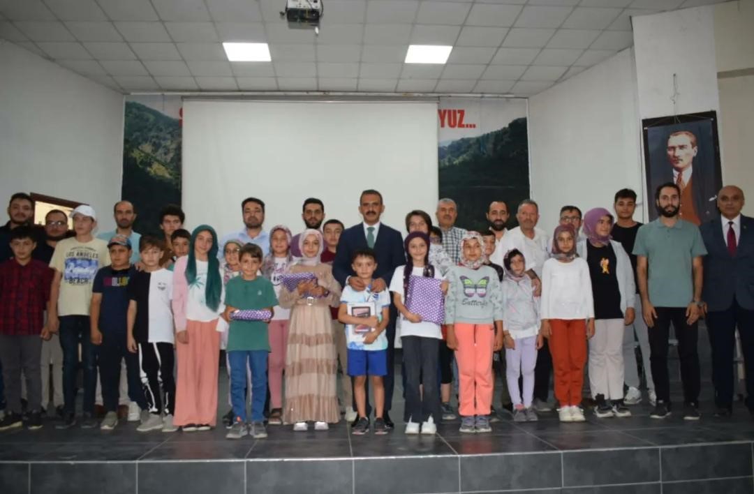 AFYONKARAHİSAR’IN SULTANDAĞI İLÇESİNDE DÜZENLENEN YAZ KUR 'AN KURSU BİLGİ YARIŞMASINDA