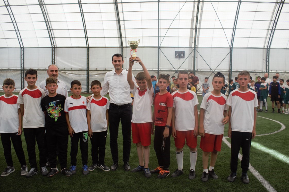AFYONKARAHİSAR'IN İSCEHİSAR İLÇESİNDE KUR'AN KURSU TALEBELERİNE YÖNELİK DÜZENLENEN FUTBOL TURNUVASINDA