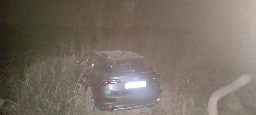 AFYONKARAHİSAR’DA KONTROLDEN ÇIKARAK TARIM ARAZİSİNE GİREN OTOMOBİLDE 5 KİŞİ YARALANDI.