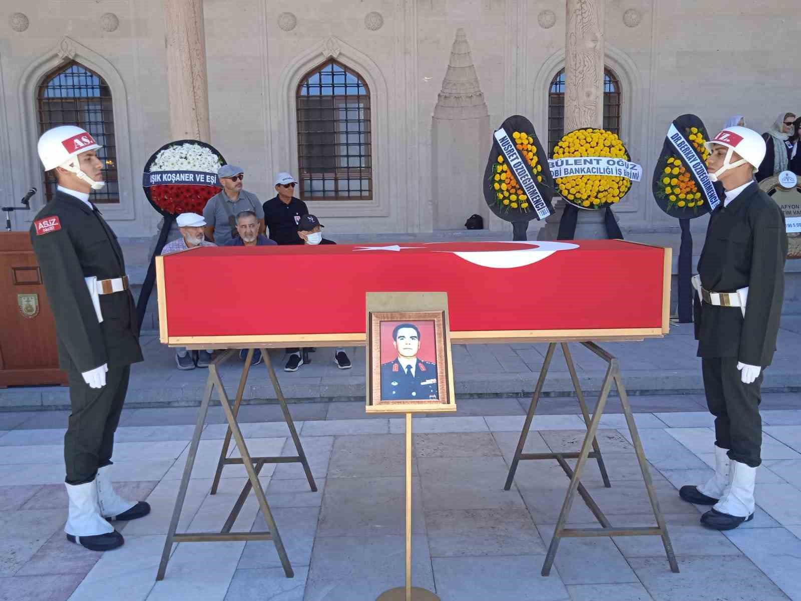 EMEKLİ TÜMGENERAL BEKİR SITKI ÖZDEĞİRMENCİ İÇİN PAŞA CAMİİ'NDE ASKERİ CENAZE
