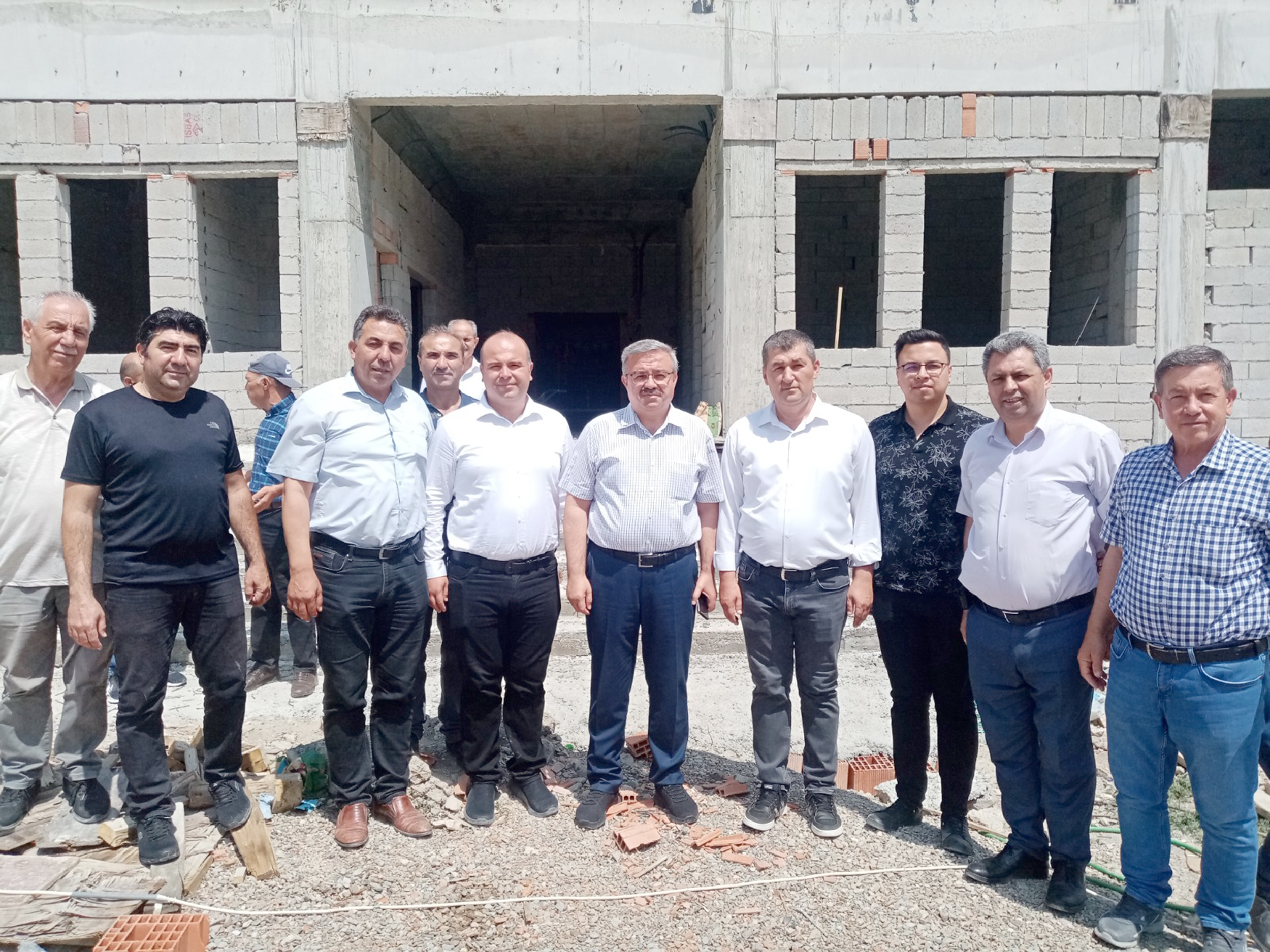 AK Parti Afyonkarahisar Milletvekili İbrahim Yurdunuseven, Çay ilçesini ziyaret ederek,