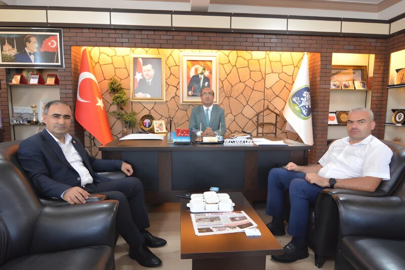AK Parti Afyonkarahisar Milletvekili Hasan Arslan’ı ağırlayan Sandıklı Belediye Başkanı