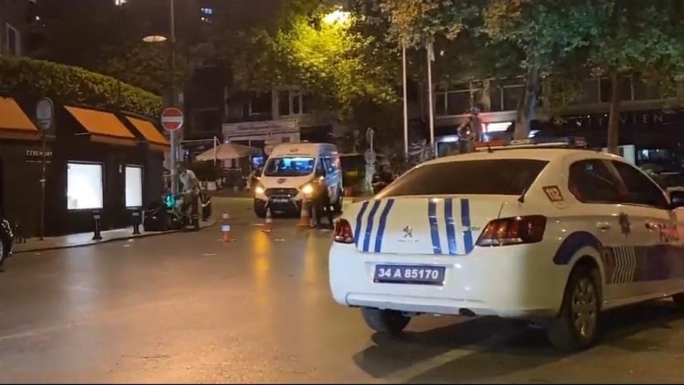 Bebek’te durdurdukları taksici ile mesafe yüzünden tartışma yaşayan 2 genç,