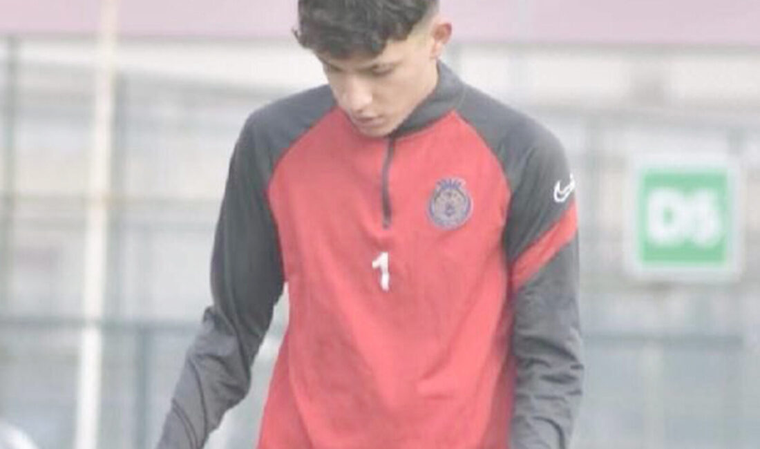 HES İlaç Afyonspor’un genç futbolcularından Efe Can Özdemir, Futsal U19
