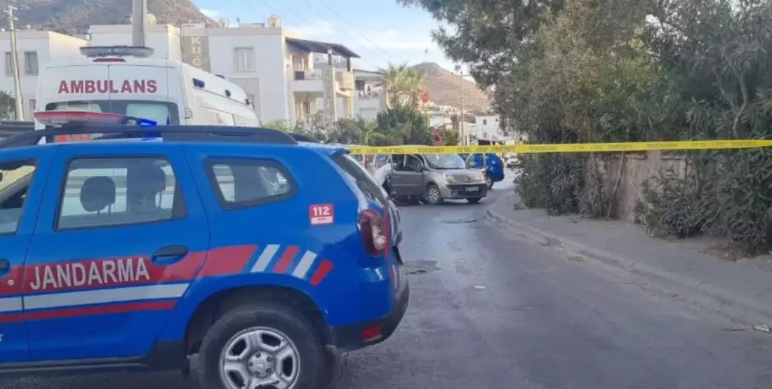 Muğla’nın Bodrum ilçesinde 2 kişi otomobil içerisinde silahla vurularak öldürüldü.