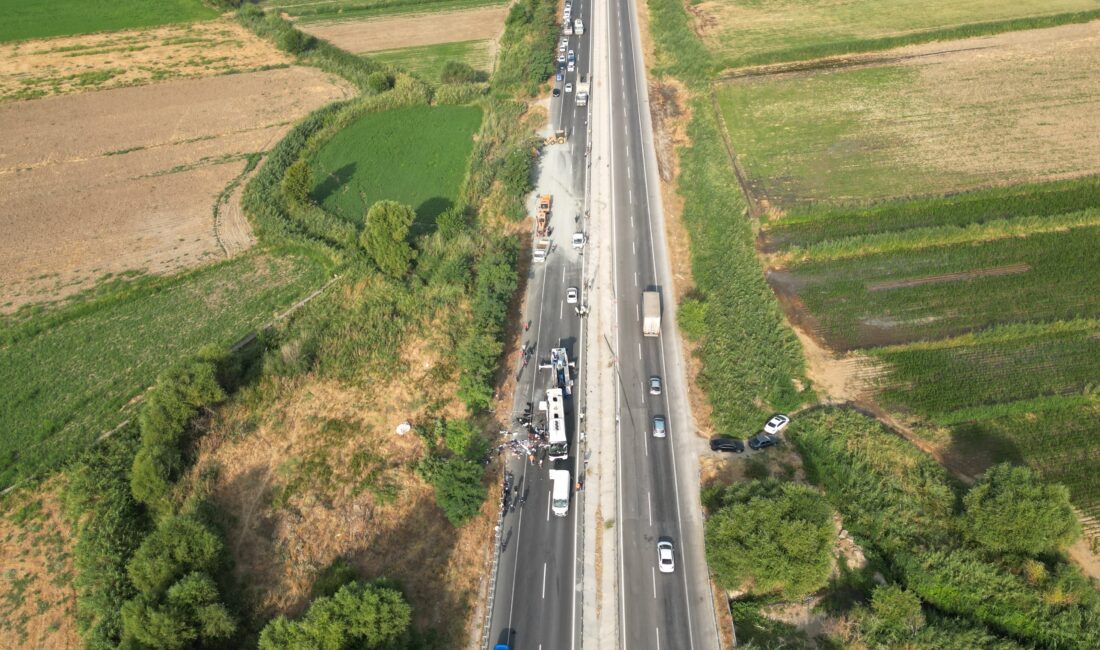 Denizli’de düğüne giden otobüsün karıştığı trafik kazasında 6 kişi ölürken,