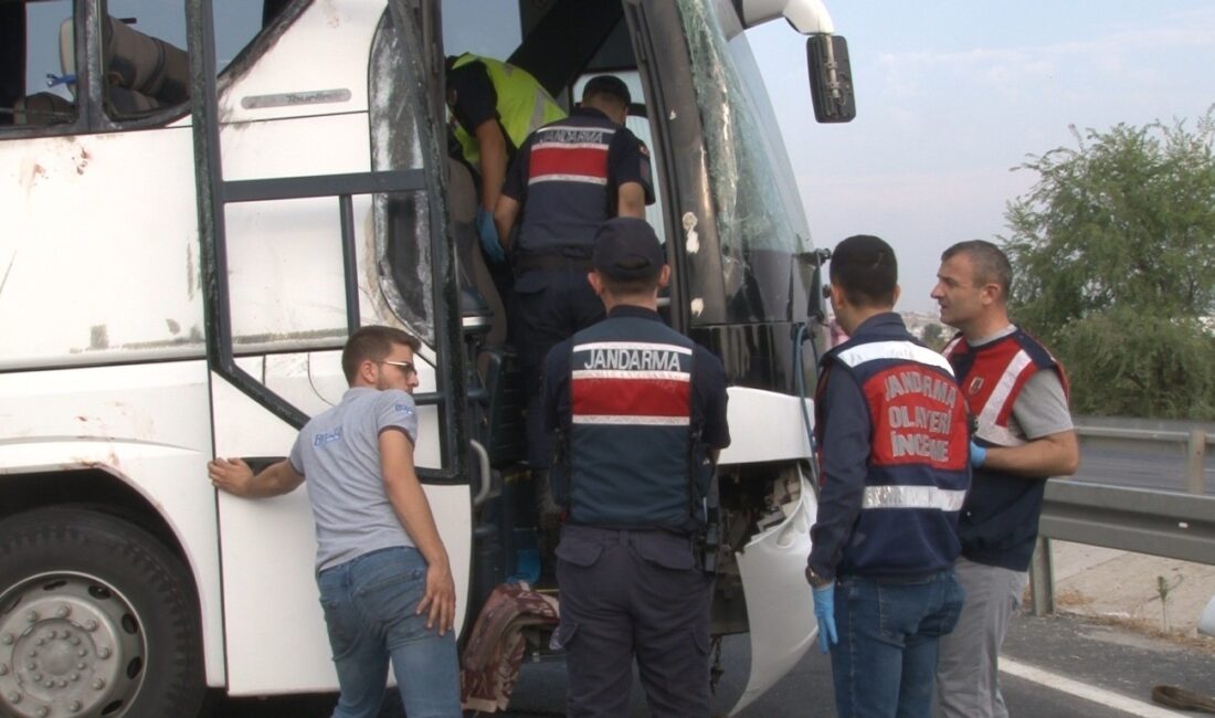 Denizli’de düğüne giden seyir halindeki yolcu otobüsüne çarpması sonucu meydana