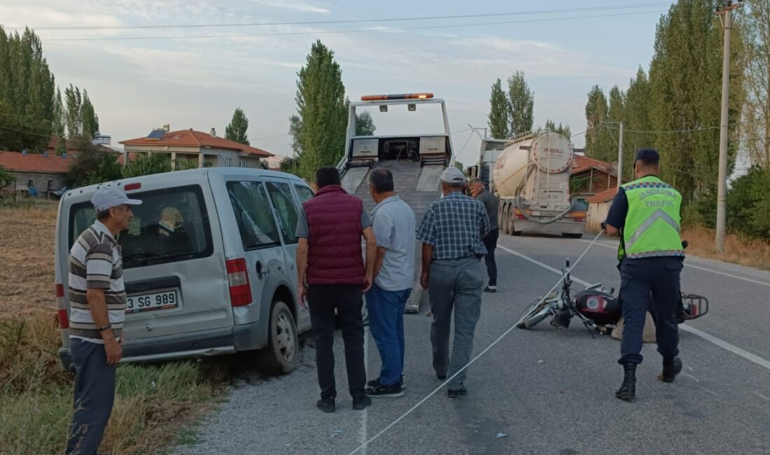 Afyonkarahisar’ın Şuhut ilçesinde otomobil ile motosikletin çarpışması sonucu meydana gelen