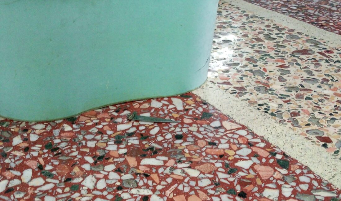 Afyonkarahisar’da cep telefonu kameralarına yansıyan olayda, kayınbiraderin eniştesine bıçağı saplayarak