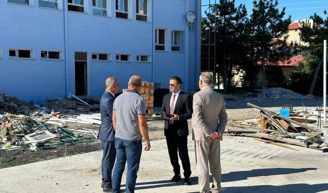 Afyonkarahisar’ın Emirdağ Kaymakamı Osman Bilici, güçlendirme ile tadilat çalışmaları devam
