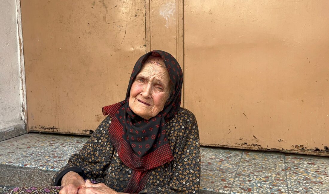 Bursa’da iki şüpheli “dernekten geliyoruz” diyerek 85 yaşındaki kadının 100