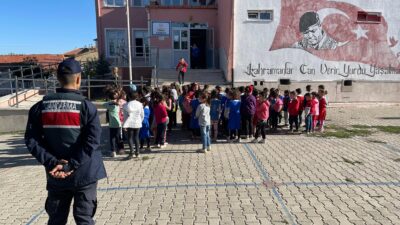 Afyonkarahisar’ın Şuhut ilçesinde okulların açılması le birlikte jandarma ve polis