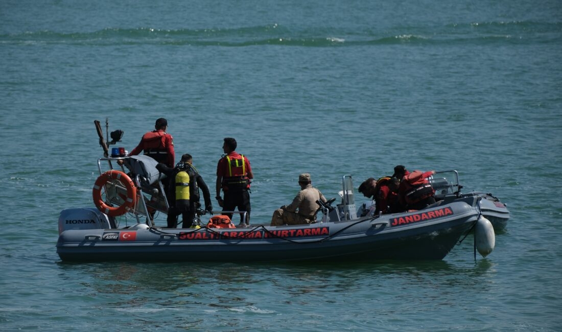 İzmir’in Menderes ilçesinde orman yangınına müdahale ederken, Tahtalı Barajı’na düşen