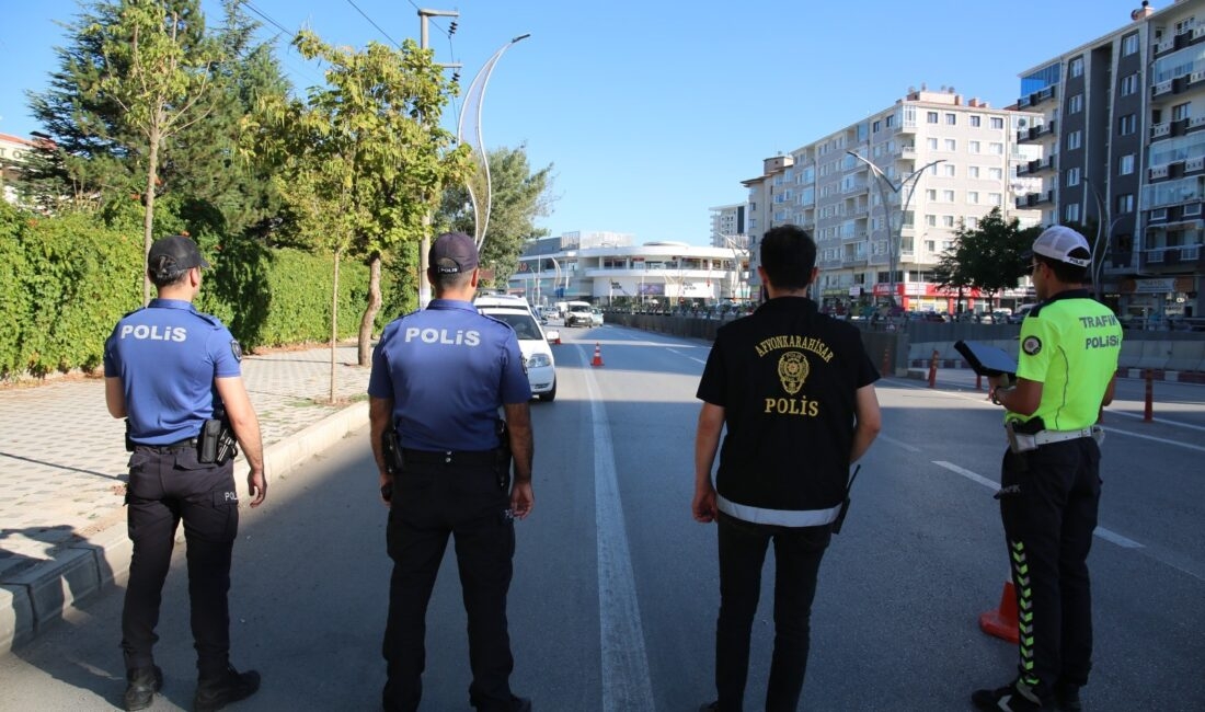 Afyonkarahisar’da güvenlik güçleri tarafından asayiş ve trafik denetimi yapıldı. Kentin