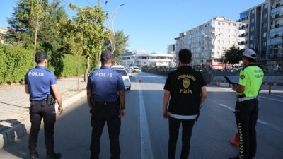 Afyonkarahisar’da güvenlik güçleri tarafından asayiş ve trafik denetimi yapıldı. Kentin