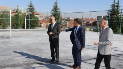 Afyonkarahisar Emirdağ Kaymakamı Osman Bilici, tadilat çalışması tamamlanarak eğitim öğretime