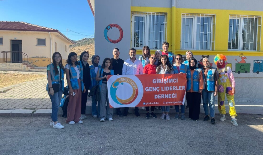 Girişimci Genç Liderler Derneği Yönetim Kurulu Üyeleri ve Gönüllü Ekibi