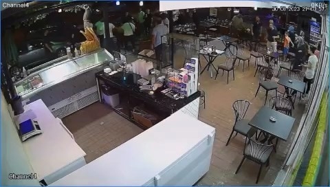 Bursa’da yoldan geçen kadına sözlü tacizde bulunan şahısa tepki gösteren