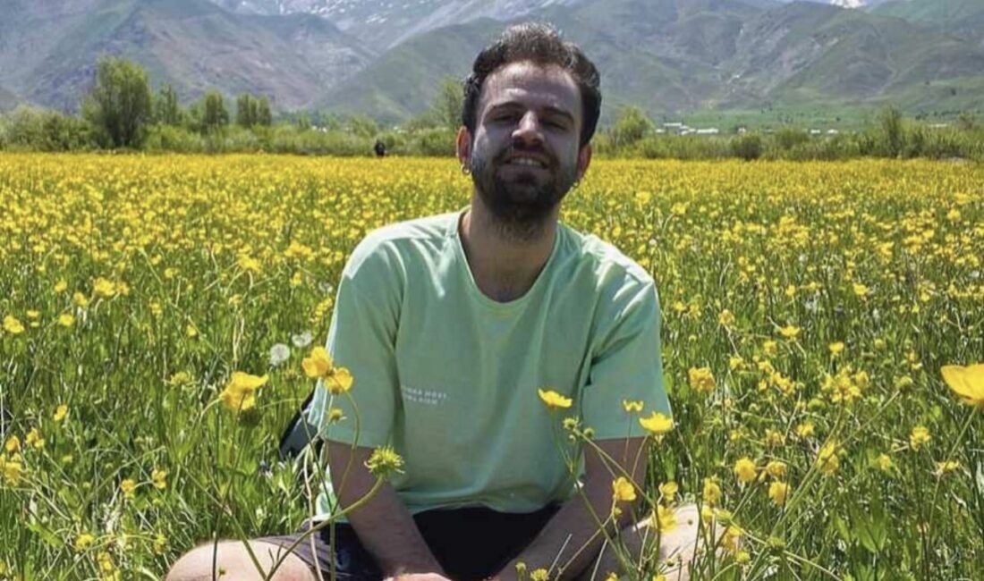 Hakkari’nin Yüksekova ilçesinde öğretmenlik yapan Ahmet Kotan, geçirdiği kalp krizi sonucu hayatını