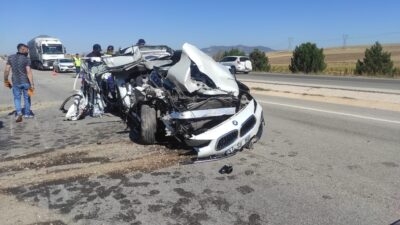 Afyonkarahisar’da otomobilin traktöre arkadan çarptığı kazada bir kişi öldü, 1