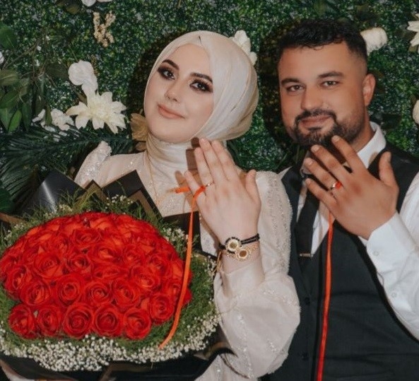 Bursa’da nişanlı çift düğün alışverişinden dönerken içinde bulundukları lüks otomobilin