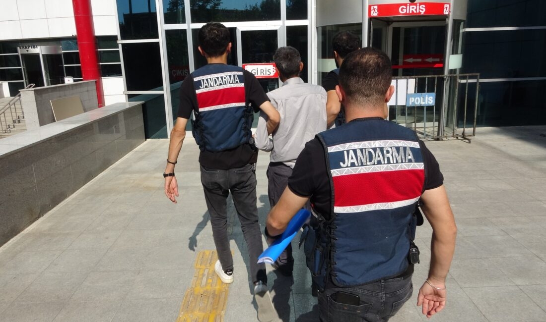 Adıyaman’da, bölücü terör örgütü PKK mensuplarına yardım ettiği tespit edilen