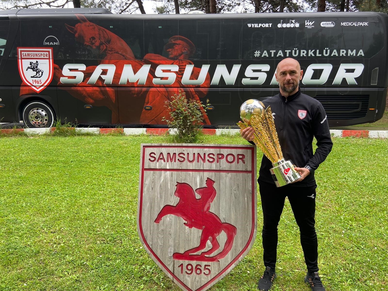 Samsunspor’u Süper Lige taşıyan Hüseyin Eroğlu’nun yardımcılığını yapan ve şampiyonluktan
