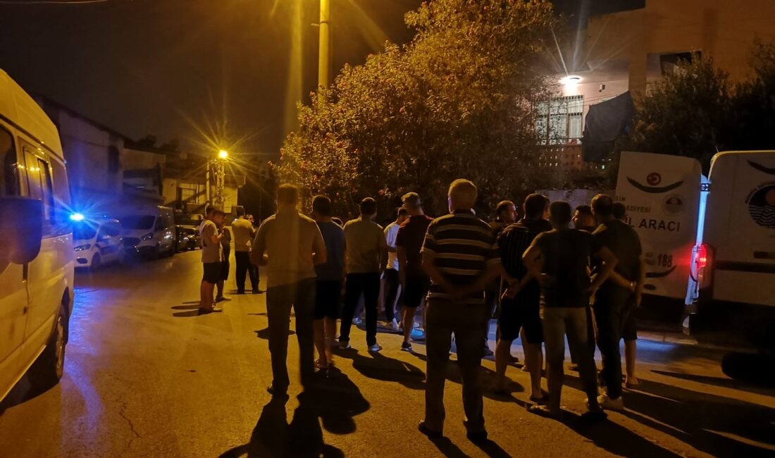 Mersin’in Tarsus ilçesinde bir kadın yatak odasında boğazından bıçaklanarak öldürülmüş