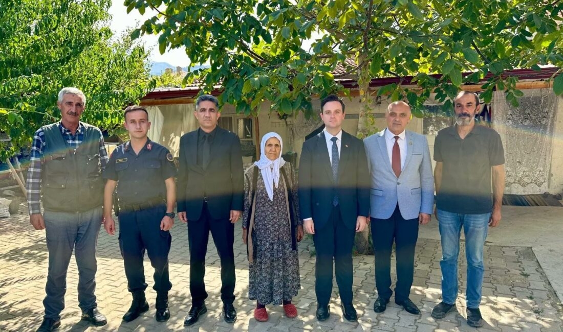 Afyonkarahisar’ın Sultandağı ilçesinde Kaymakam Tunahan Nas, şehit ailesinin istek ve