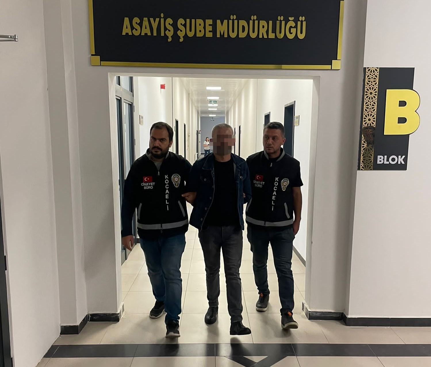Kocaeli’de bir kişiyi silahla, diğerini ise kesici aletle yaralayarak kayıplara