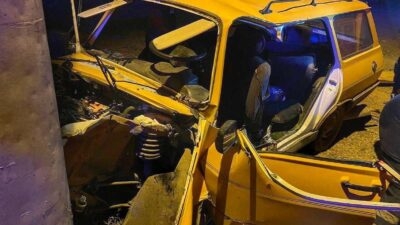 Kastamonu’nun Taşköprü ilçesinde otomobille beton aydınlatma direğine çarpan sürücü, 24