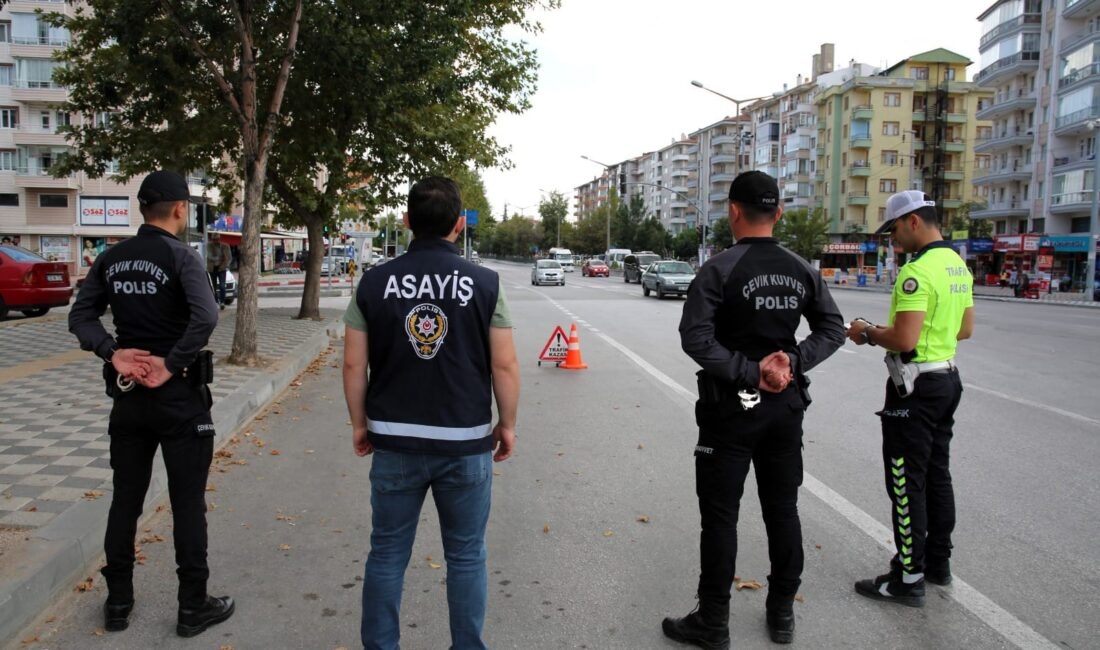 Afyonkarahisar’da 8 farklı noktada yapılan ‘şok’ uygulamasında 24 araca 14