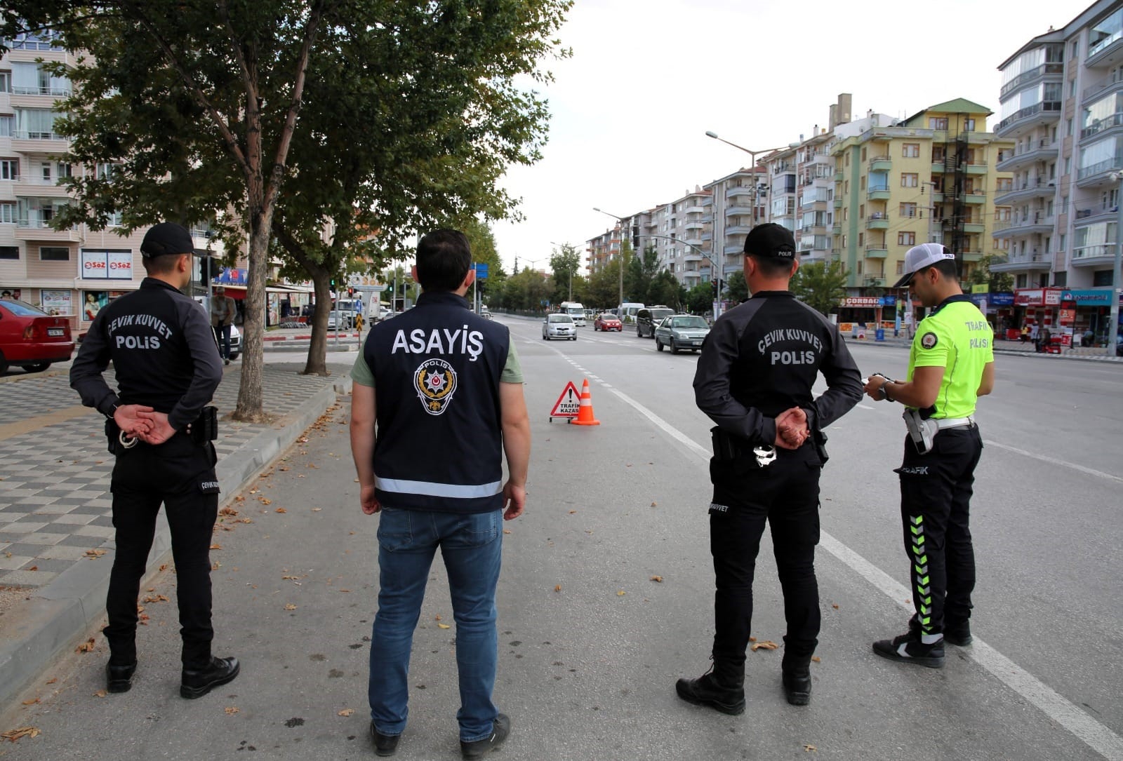 Afyonkarahisar’da 8 farklı noktada yapılan ‘şok’ uygulamasında 24 araca 14