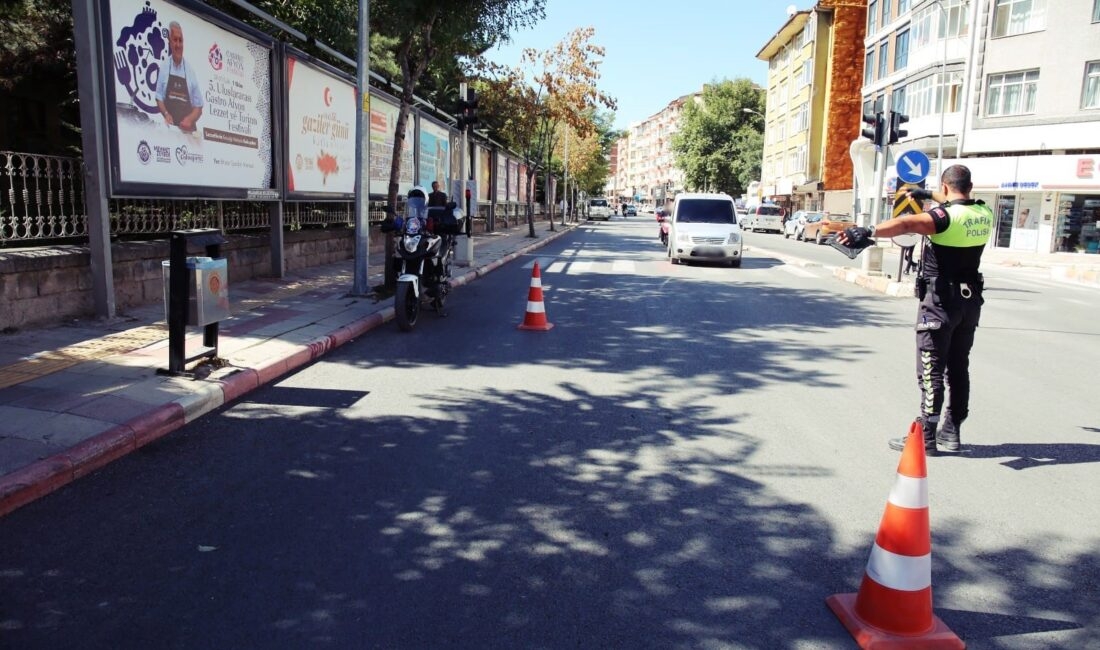 Afyonkarahisar ve ilçelerinde güvenlik güçlerinin yaptığı denetimde iki bin 560